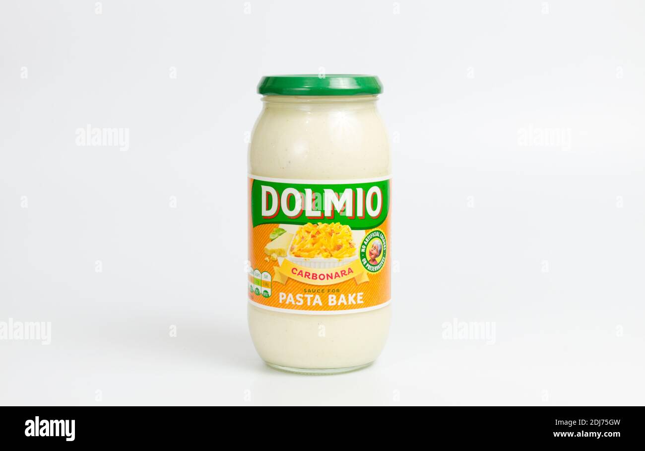 Pasta Bake Carbonara Sauce von Dolmio Stockfoto