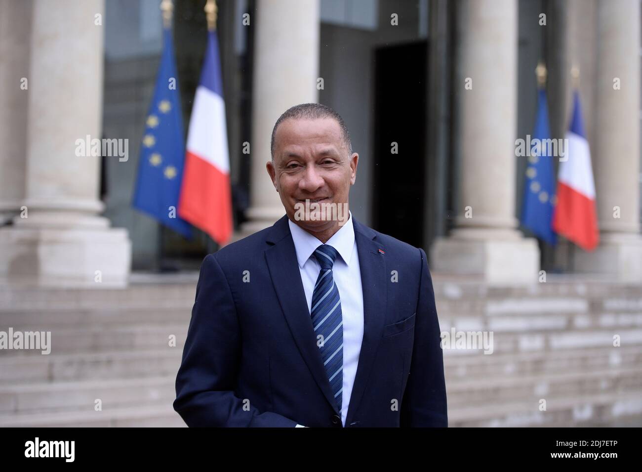 Präsident Rodolphe Alexandre (L) trifft sich mit dem französischen Präsidenten Francois Hollande (R) bei einem Treffen im Präsidentenpalast Elysee in Paris am 2. August 2016. Foto von Eliot Blondt/ABACAPRESS.COM Stockfoto