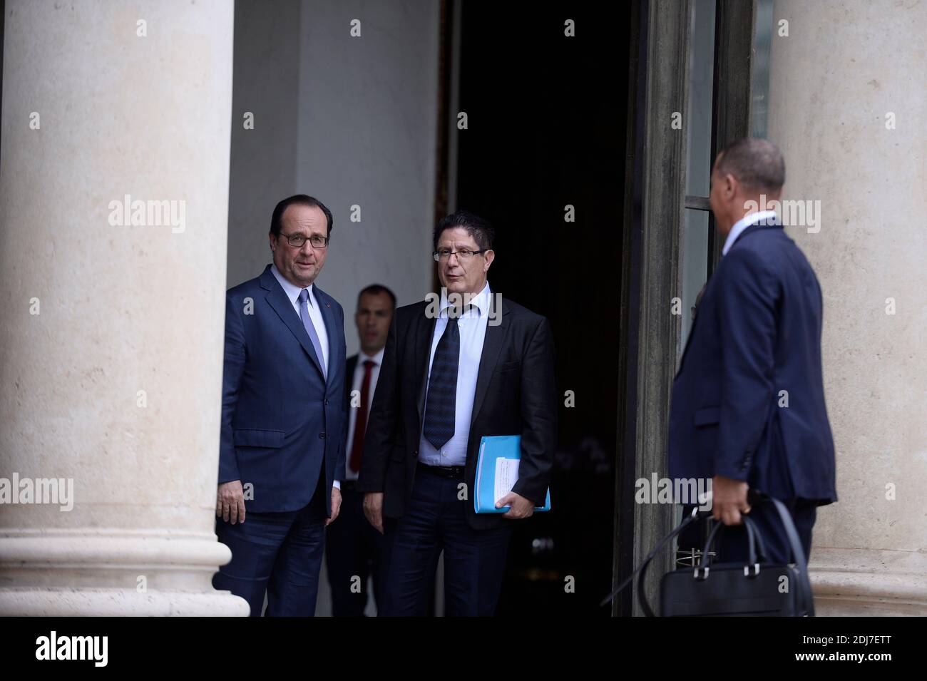 Präsident Rodolphe Alexandre (L) trifft sich mit dem französischen Präsidenten Francois Hollande (R) bei einem Treffen im Präsidentenpalast Elysee in Paris am 2. August 2016. Foto von Eliot Blondt/ABACAPRESS.COM Stockfoto