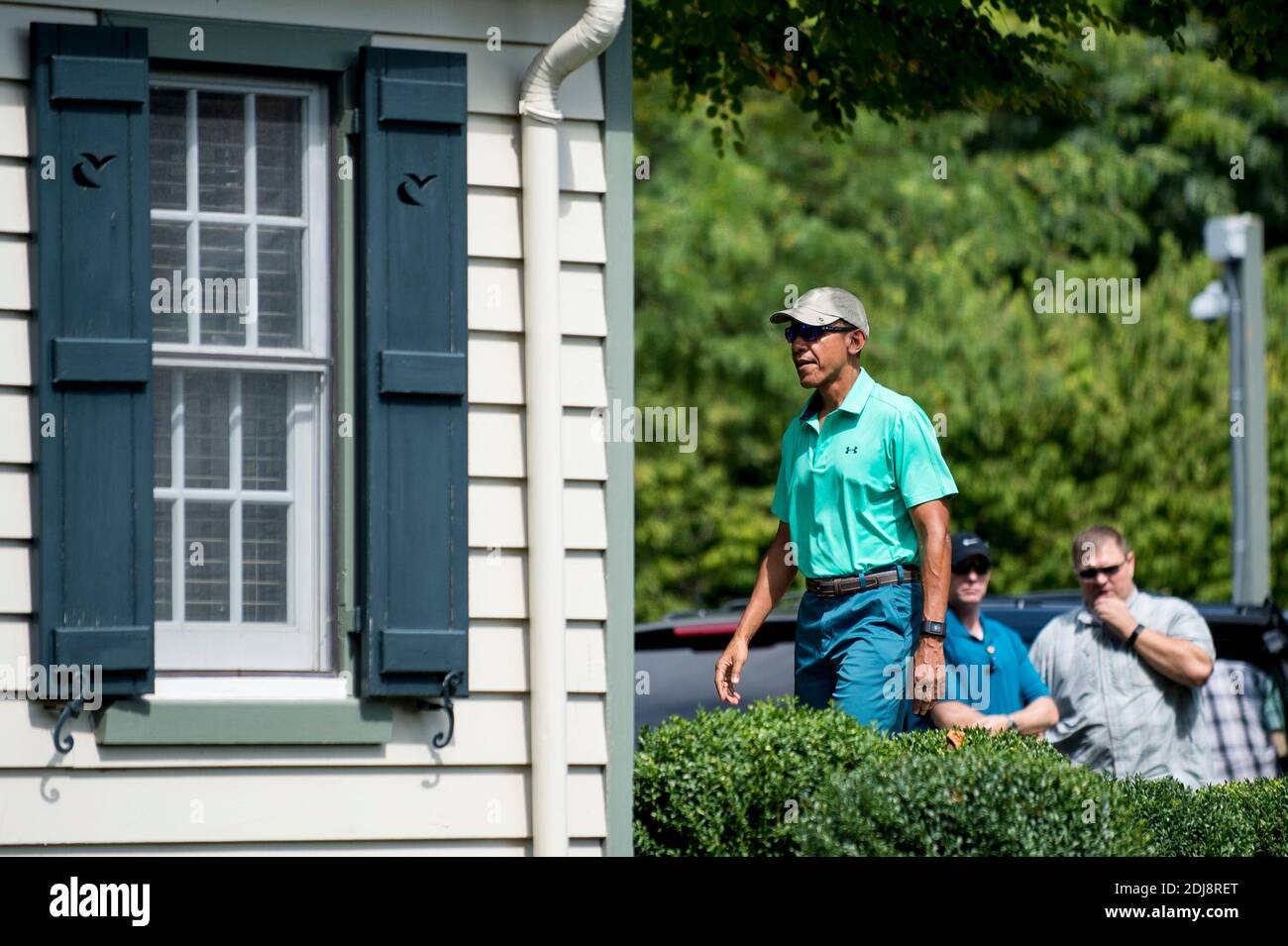 Präsident Barack Obama wird von nicht identifizierten Golfern begrüßt, als er ankommen, um eine Runde Golf im Caves Valley Golf Club in Owings Mills, Maryland, USA, am Samstag, 10. September 2016 zu spielen. Caves Valley ist ein privater Club, der von Mitgliedern geführt wird und vom GolfWeek Magazine unter die 50 besten modernen Golfplätze Amerikas gewählt wurde. Foto von Pete Marovich/Bloomberg/Pool/ABACAPRESS.COM Stockfoto