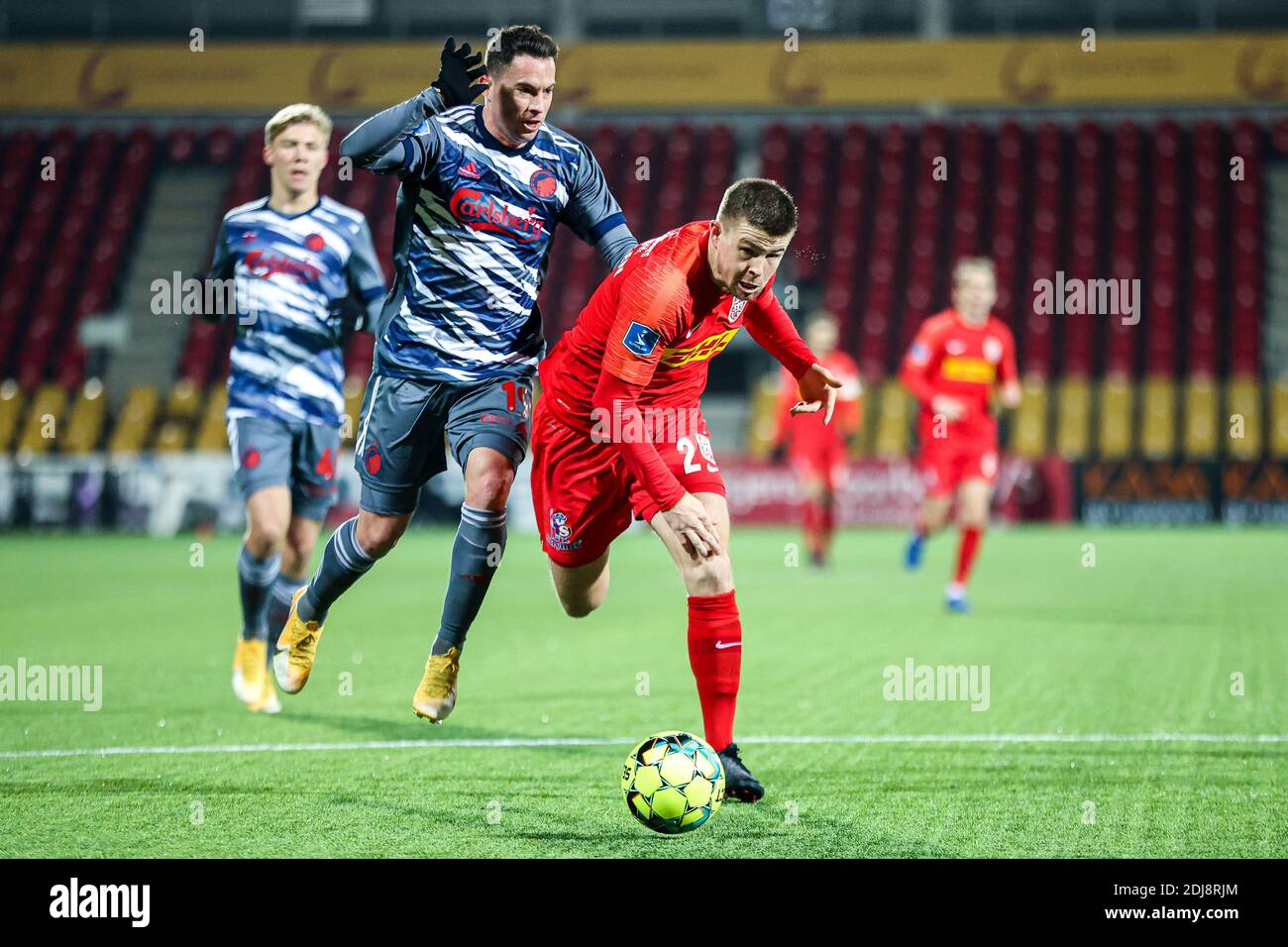 Farum, Dänemark. Dezember 2020. Mads Doerhr Thychosen (2) des FC Nordsjaelland gesehen während der 3F Superliga-Spiel zwischen FC Nordsjaelland und FC Kopenhagen in Right to Dream Park in Farum. (Foto Kredit: Gonzales Foto/Alamy Live News Stockfoto