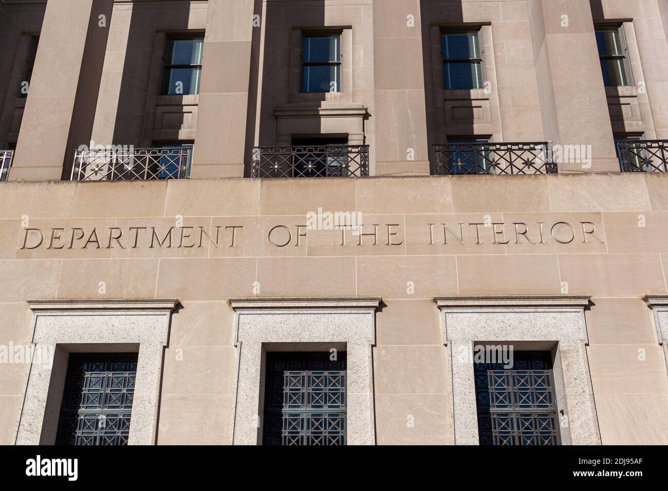 Washington DC, USA 11-29-2020: Stewart Lee Udal Building, das Hauptgebäude des US-Innenministeriums, ist das Hauptquartier von Where OFF Stockfoto