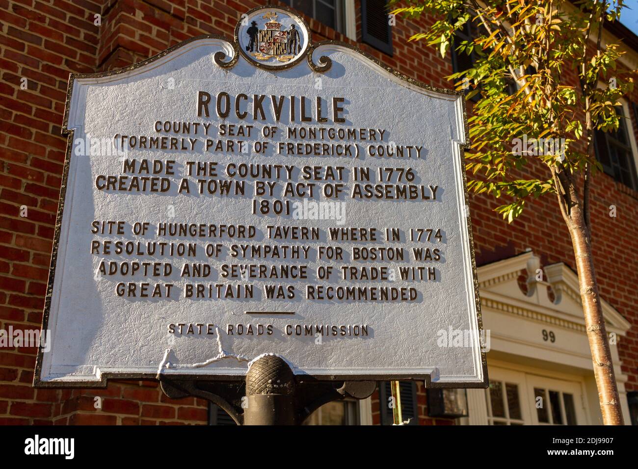 Rockville, MD, USA 11/23/2020: Rockville ist seit 1776 Sitz des Verwaltungsbezirks Montgomery County, Maryland. Dies ist eine große Stadt mit einer Mischung aus Stor Stockfoto