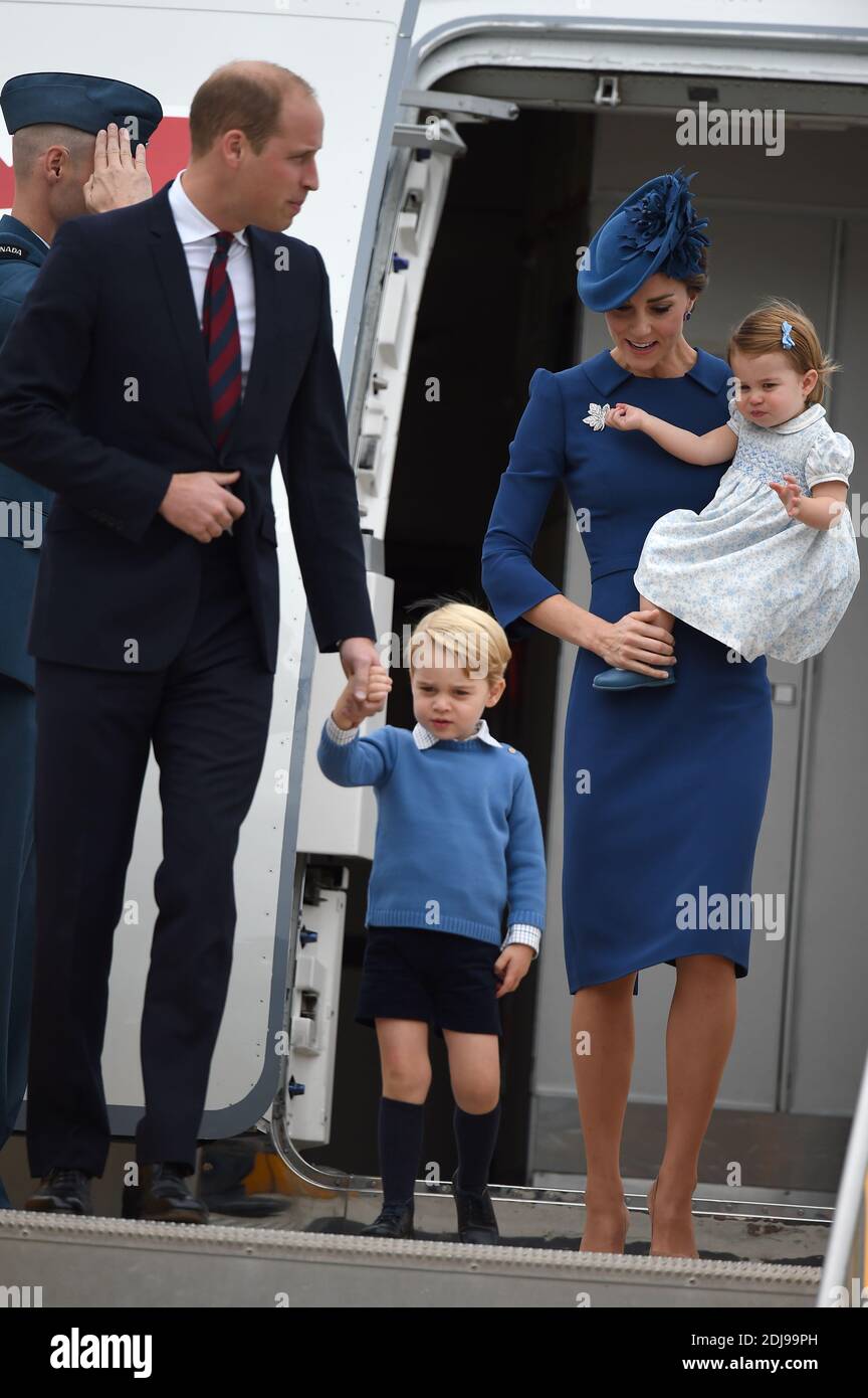 Prinz William, Herzog von Cambridge, Catherine, Herzogin von Cambridge, Prinz George von Cambridge und Prinzessin Charlotte von Cambridge kommen am 24. September 2016 in Victoria, Kanada, am Flughafen Victoria an. Foto von Lionel Hahn/AbacaUsa.com Stockfoto