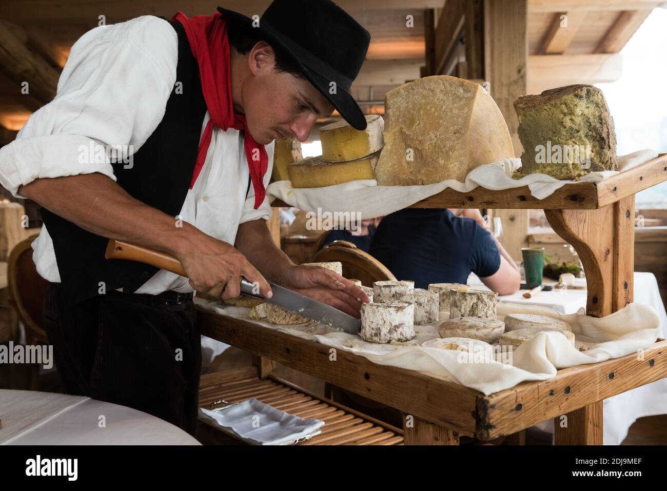 Marc Veyrat posiert am 30. Juli 2016 in seinem neuen Restaurant (La Maison des Bois) in Manigod, Frankreich. Foto von Loona/ABACAPRESS.COM Stockfoto