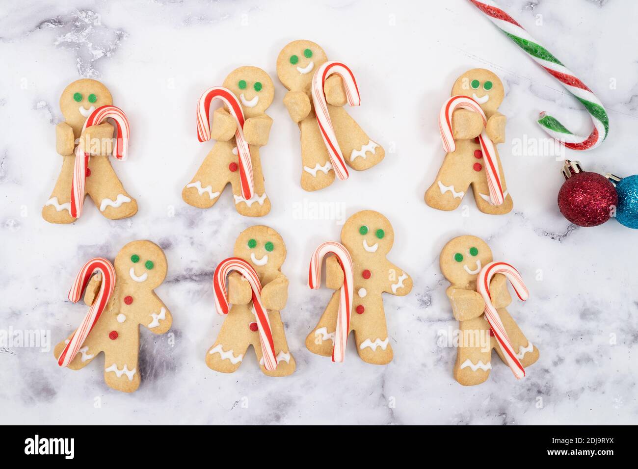 Lebkuchen Mann Cookies mit Zuckerrohr Stockfoto