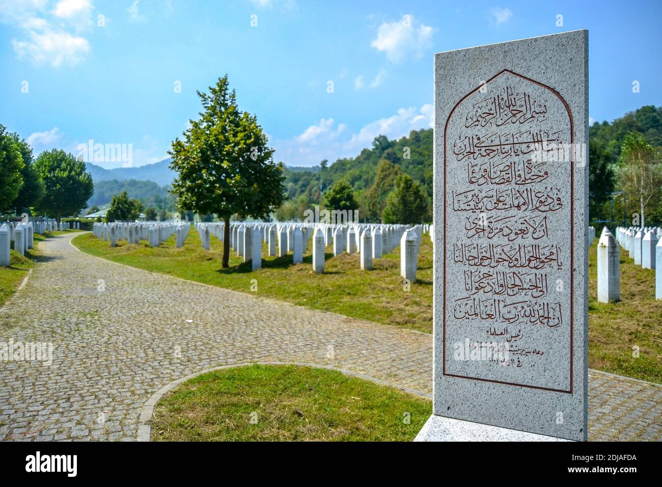 12.08.2018. Srebrenica. Bosnien und Herzegowina. Opfer des Massakers über muslime im Jahr 1995 auf dem Potocari-Denkmal und Friedhof. Stockfoto