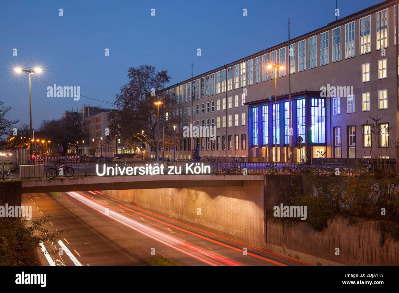 Hauptgebäude der Universität zu Köln am Albertus-Magnus-Platz im Stadtteil Lindenthal, Köln, Deutschland. Hauptgebäude der Universität Stockfoto