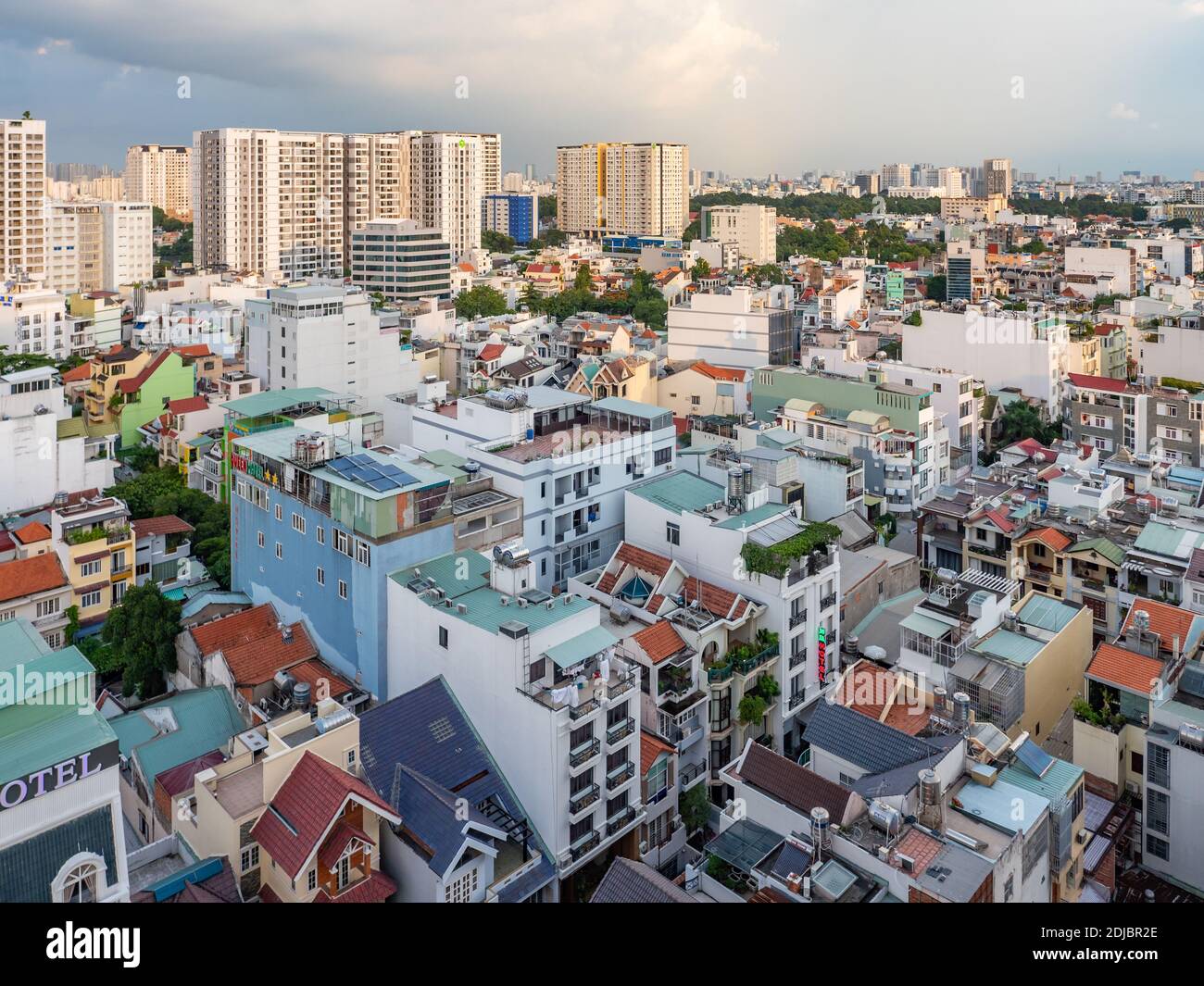 Luftaufnahme der Bezirke Tan Binh und Phu Nhuan in Ho Chi Minh City, Vietnam. Stockfoto