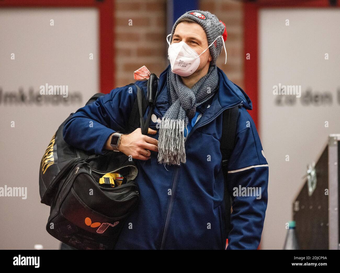 Timo Boll (Düsseldorf) mit Mund-Nasen-Schutz während der Champions-League-Bubble in Düsseldorf Borussia Düsseldorf 12.12.2020, Tischtennis, Champions, Stockfoto