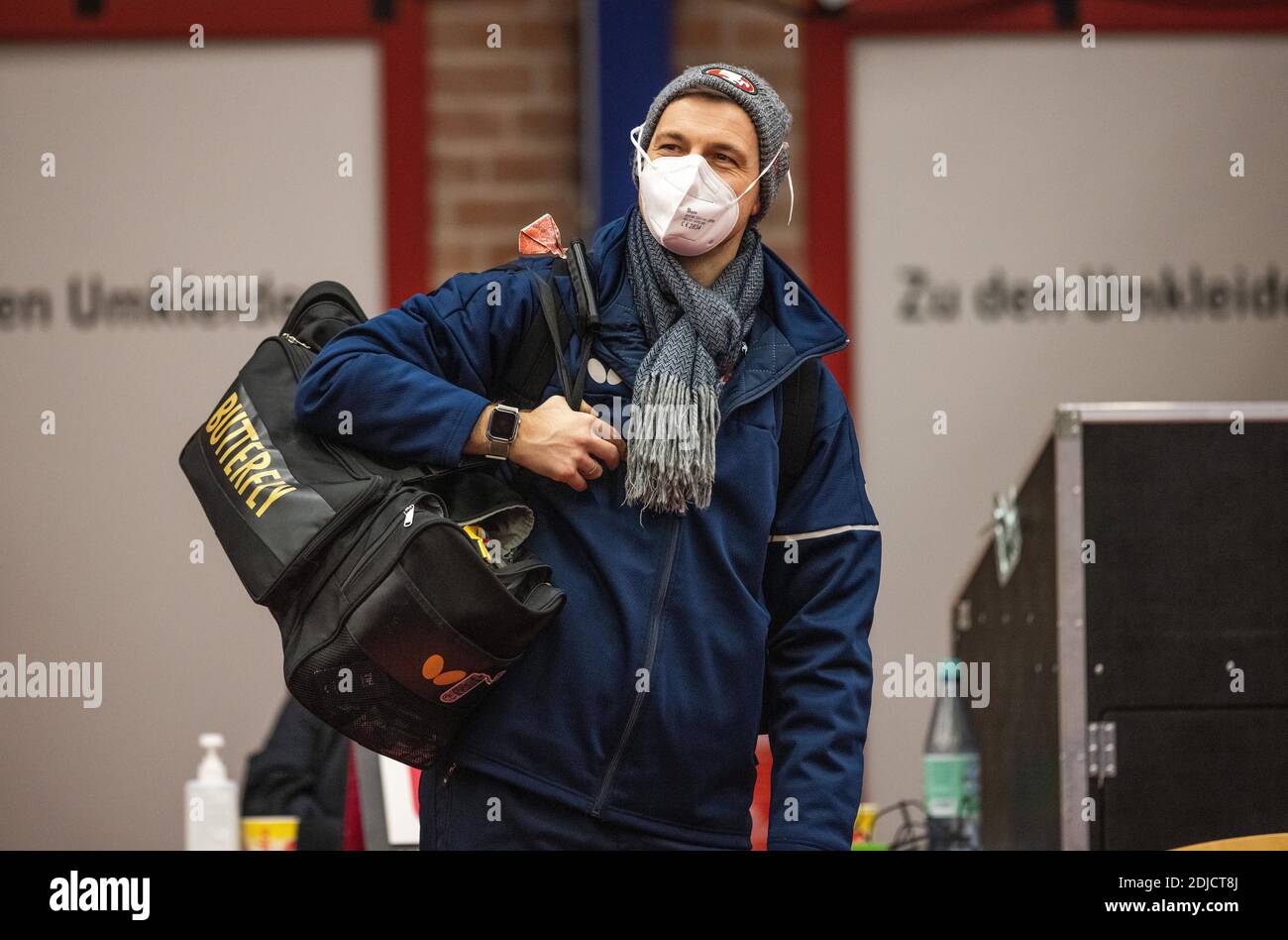 Timo Boll (Düsseldorf) mit Mund-Nasen-Schutz während der Champions-League-Bubble in Düsseldorf Borussia Düsseldorf 12.12.2020, Tischtennis, Champions, Stockfoto