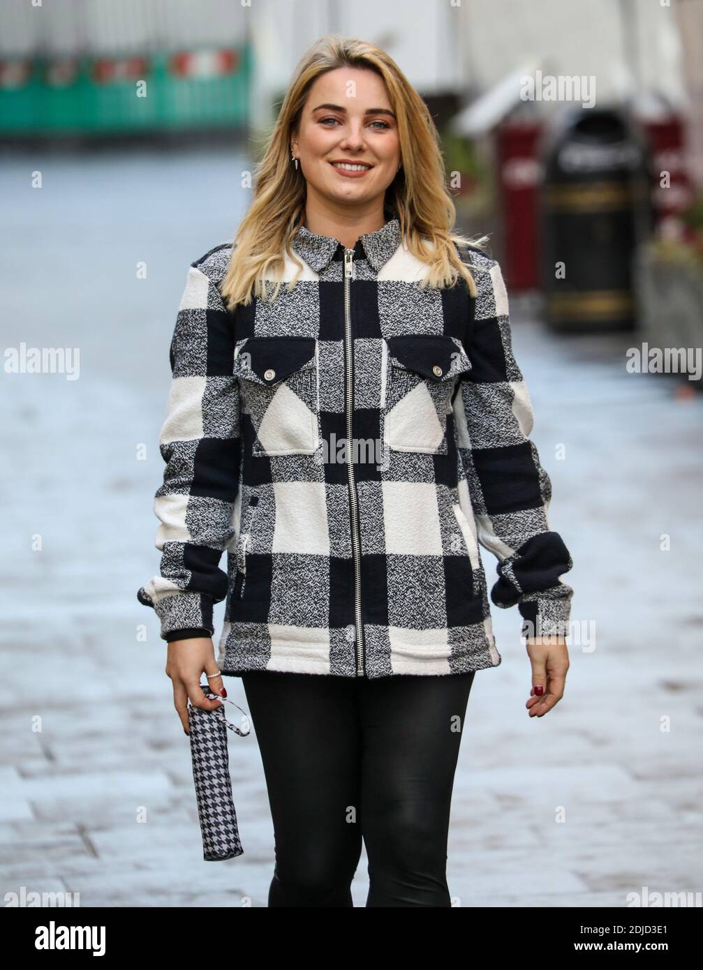 Sian Welby verlässt die Global Radio Studios in London. Stockfoto
