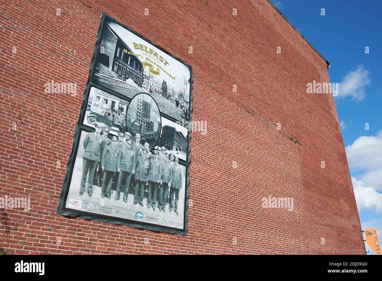 Ein großes Zeichen, Werbung, Ankündigung für die Maine Bicentennial Feier. In Belfast, Maine. Stockfoto