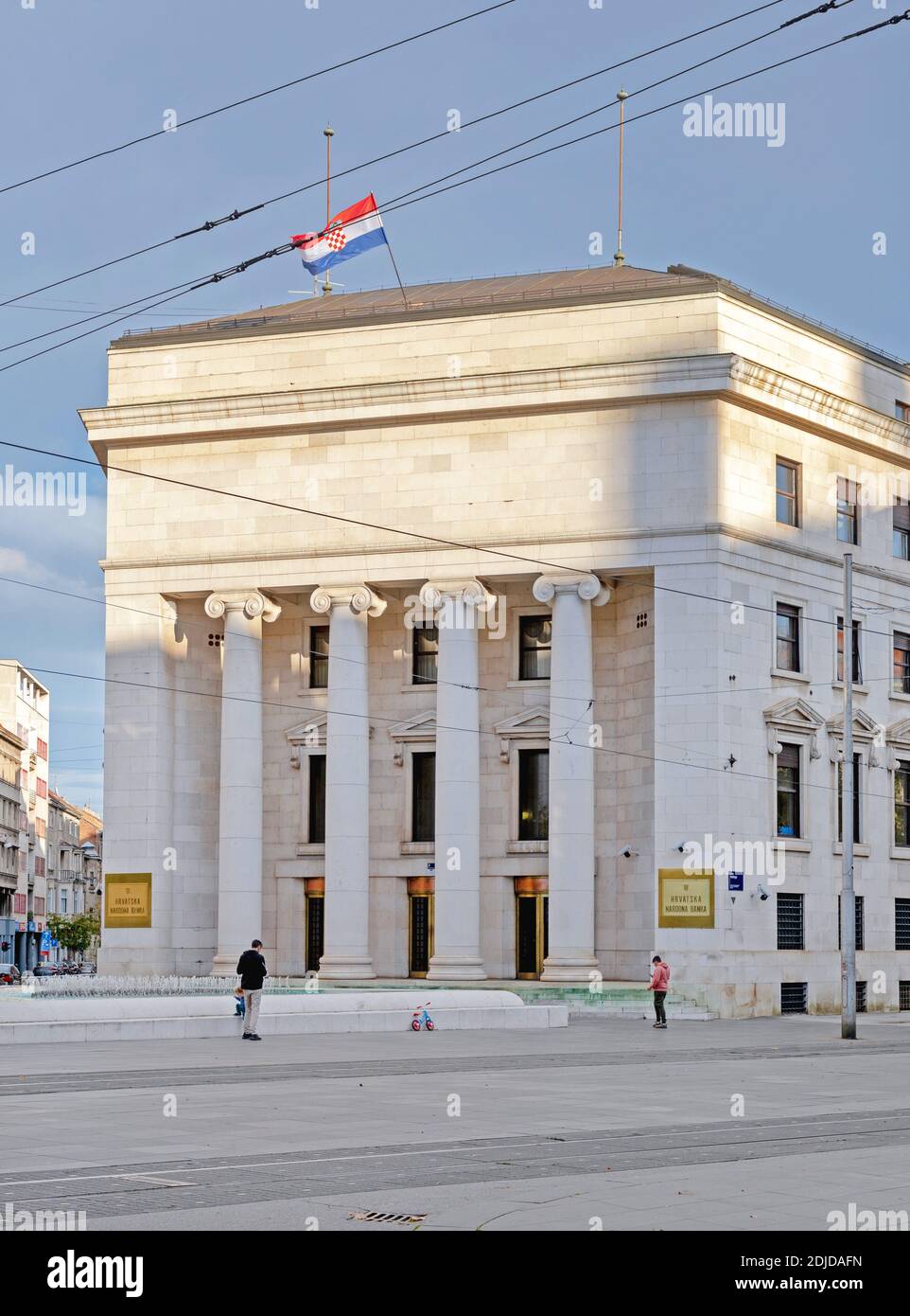 Zagreb, Kroatien - 3. November 2019: Gebäude der Kroatischen Nationalbank in Zagreb, Kroatien. Stockfoto