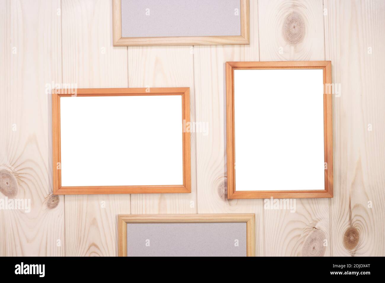 Mock up leere Holzrahmen auf hellen Kiefernholz Wand Hintergrund, zeigen Text oder Produkt. Stockfoto