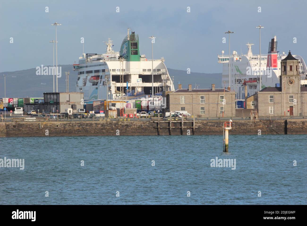 Holyhead Port, Deal or No Deal, Montag, 14. Dezember 2020. Spediteure fürchten Chaos im Hafen von Holyhead. Spediteure haben behauptet, dass es Chaos bei Holyhead geben wird, wenn die Brexit-Übergangsperiode zu Ende geht. Aber die Hafenbesitzer Stene Line hat gesagt, dass der Prozess reibungslos wäre Kredit: Mike Clarke/Alamy Live News. Stockfoto