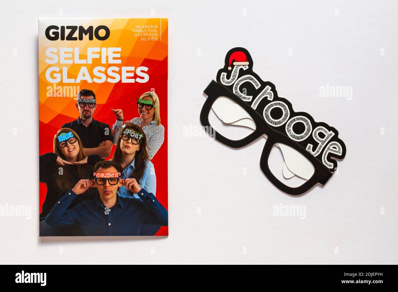 Gizmo Selfie Brille mit scrooge Selfie Brille zeigt isoliert auf Weißer Hintergrund Stockfoto