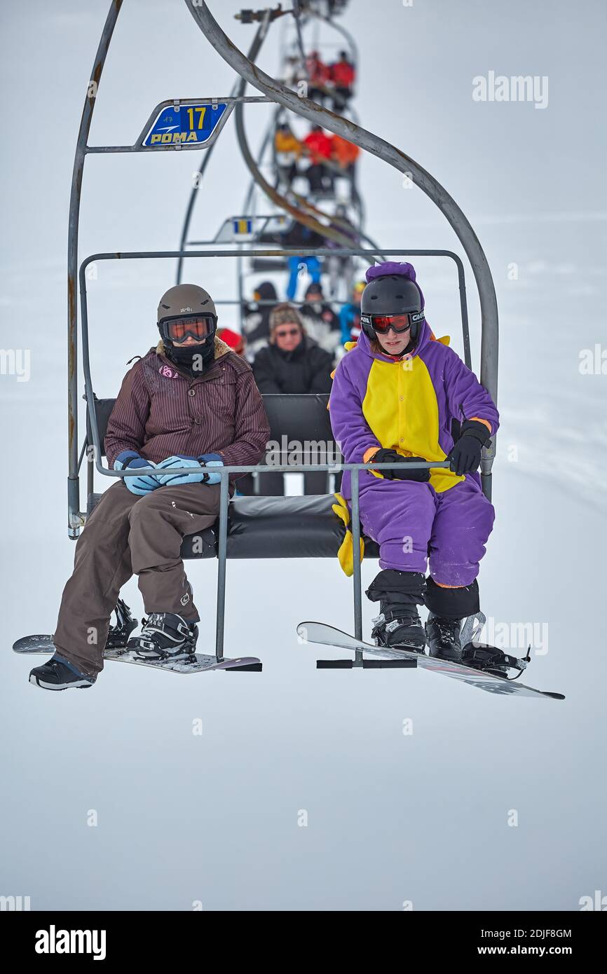 Skifahrer am Skilift Stockfoto