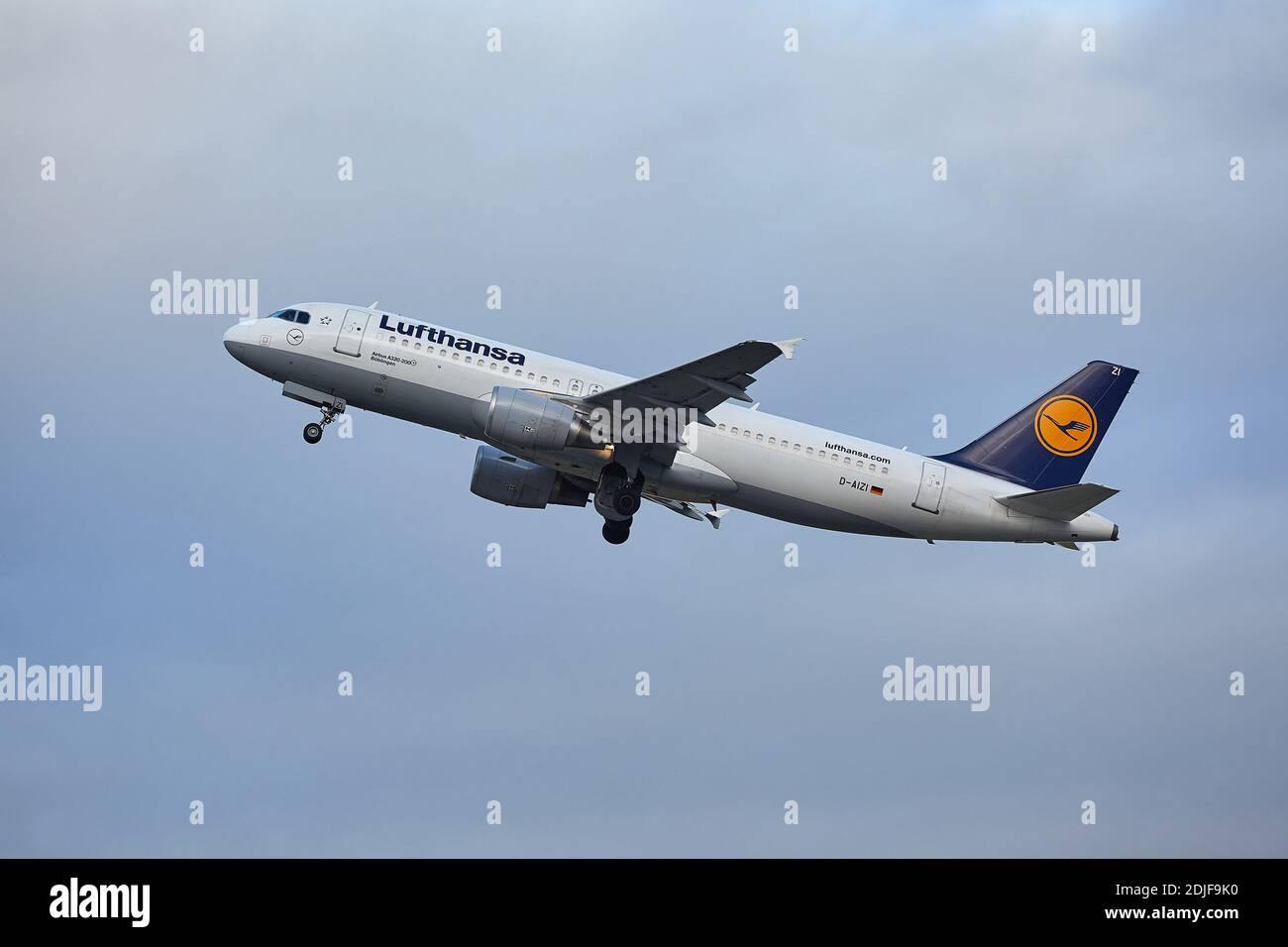 Verkehrsflugzeug ausziehen Stockfoto