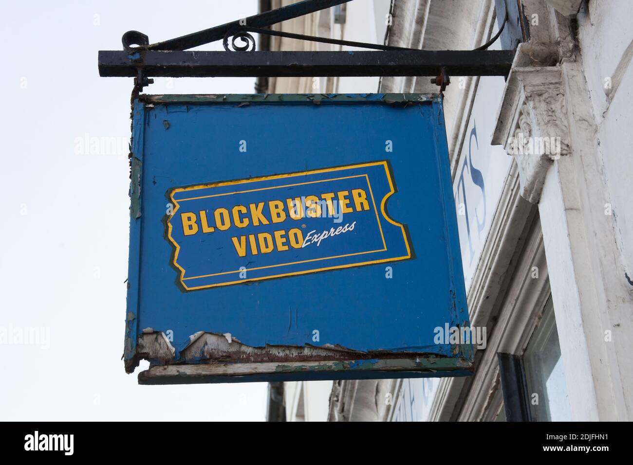 Ein Blockbuster Video-Zeichen in Faringdon Oxfordshire in Großbritannien, aufgenommen am 19. Oktober 2020 Stockfoto