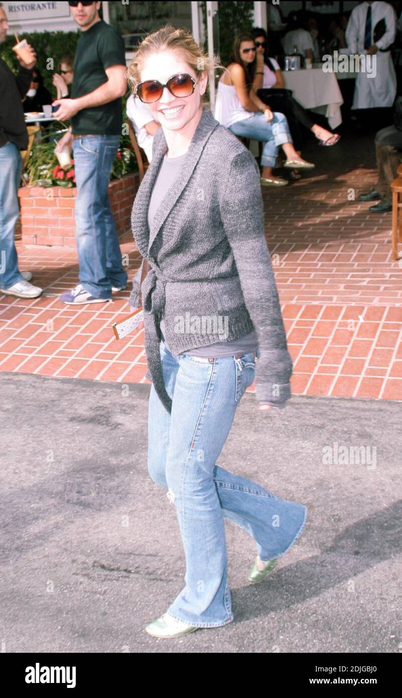 Rebecca Gayheart Geschäfte bei Fred Segal in Los Angeles, ca. 02/02/06 [[rac]] Stockfoto