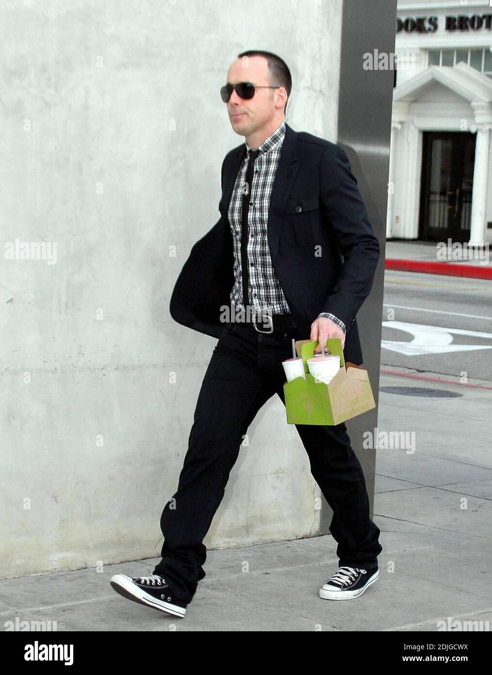 Elton John und David Furnish Genießen Sie einen Einkaufstag in Beverly Hills, Ca. Das Paar kaufte einen Sturm in Prada, Fred Segal, Maxfields und Marc Jacobs, gefolgt von einem kurzen Ausflug nach Jamba Juice für eine Erfrischung, bevor es zurück in ihr Luxushotel ging. 03/03/06 [[rac]] Stockfoto