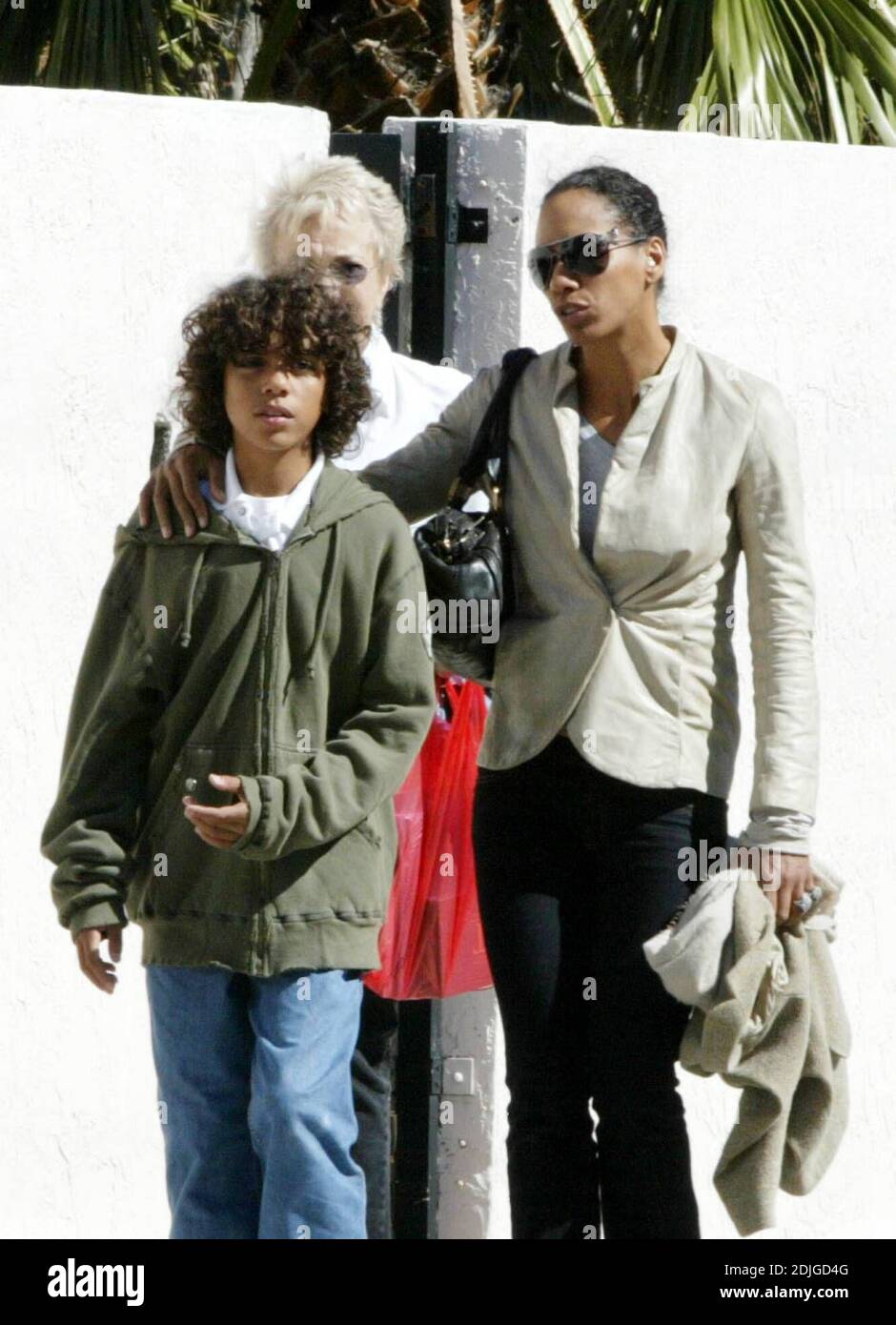 Exklusiv!! Barbara Becker mit den Söhnen Elias, Noah und Freunden verbringen einen Nachmittag in Miami, 1/15/06 Stockfoto