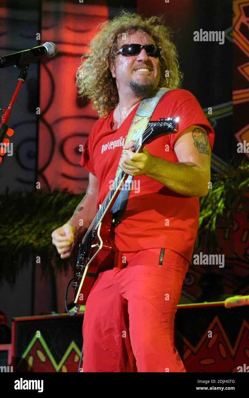 Rocker Sammy Hagar tritt in West Palm Beach im Sound Advice Amphitheatre mit Spezialgast Michael Anthony von Van Halen auf. 06/16/06 Stockfoto