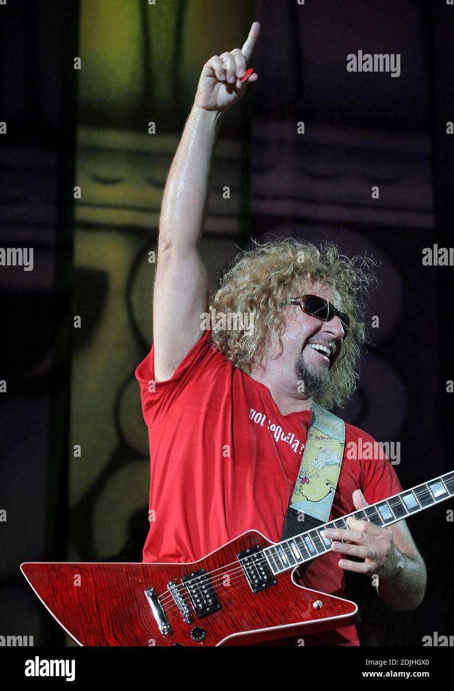 Rocker Sammy Hagar tritt in West Palm Beach im Sound Advice Amphitheatre mit Spezialgast Michael Anthony von Van Halen auf. 06/16/06 Stockfoto