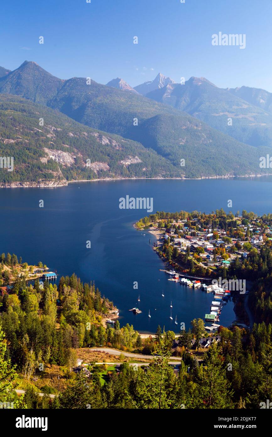 Kaslo ist ein Dorf in der West Kootenay Region von British Columbia, Kanada, am Westufer des Kootenay Lake. Blick vom Aussichtspunkt Kaslo Stockfoto