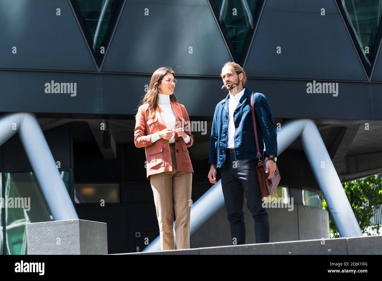 Junge Geschäftsleute in der Stadt Stockfoto