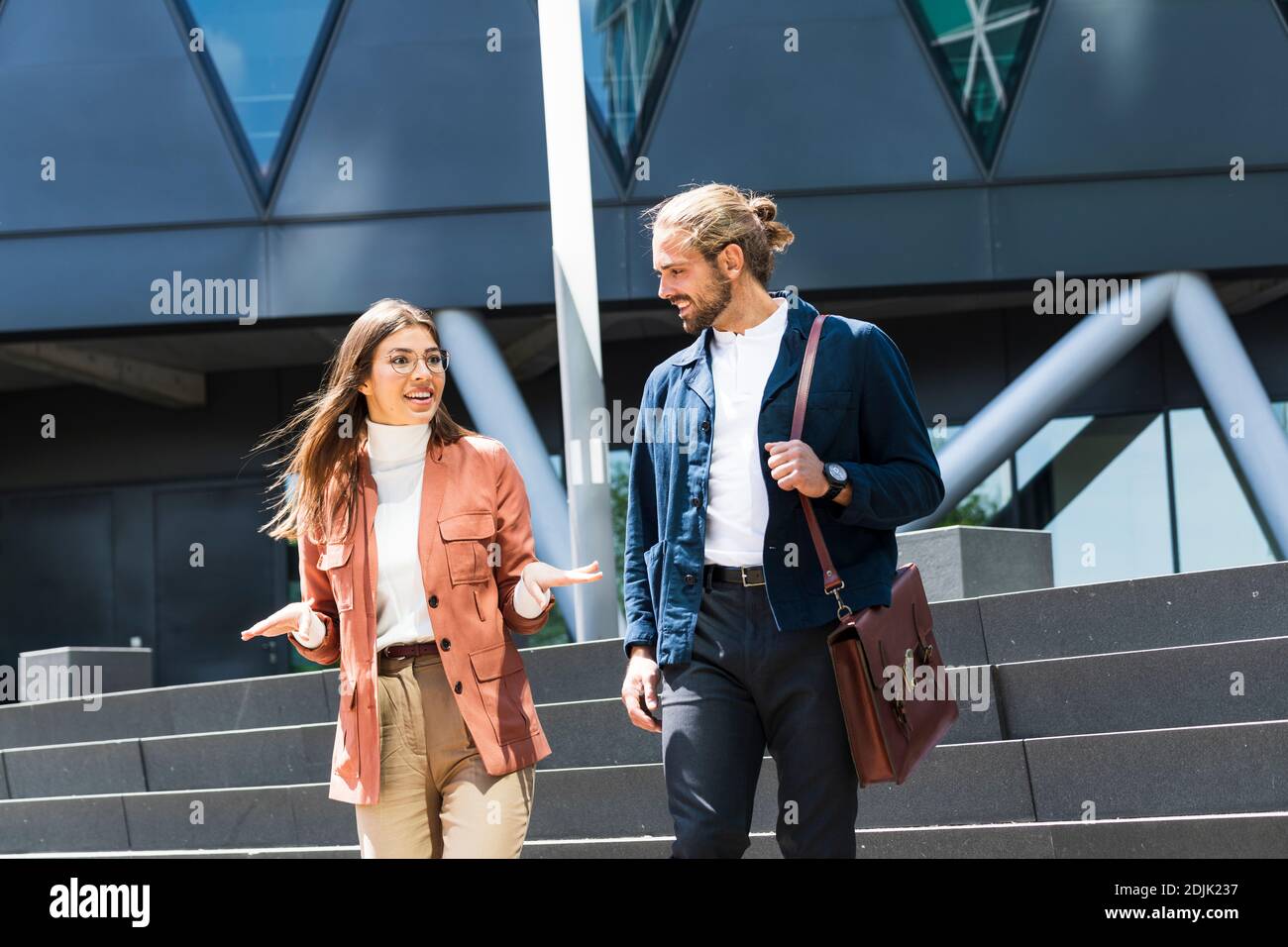 Junge Geschäftsleute in der Stadt Stockfoto