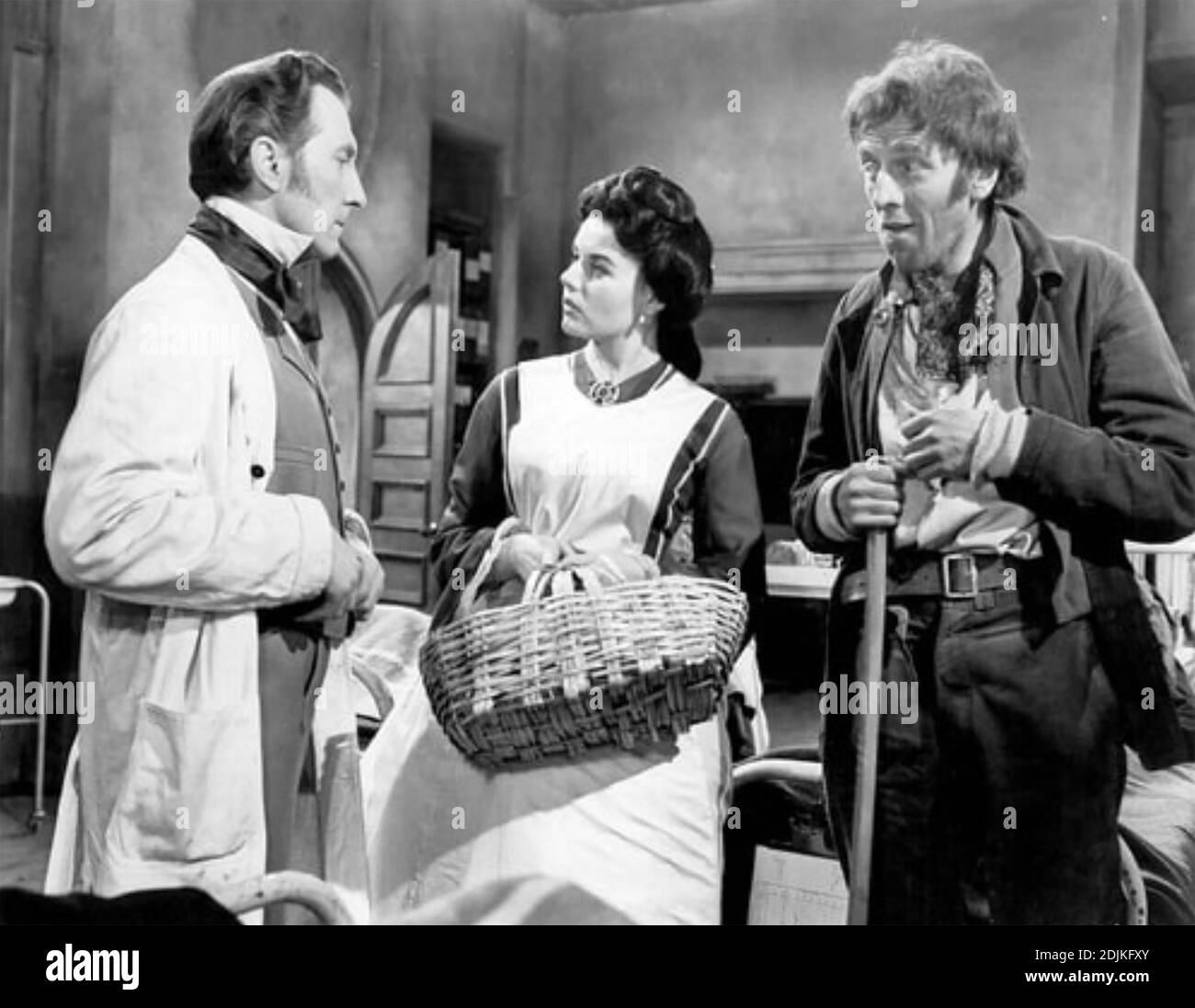 DIE RACHE FRANKENSTEINS 1958 Columbia Pictures Film mit Peter Cushing links, Eunice Gayson und Richard Wordsworth Stockfoto