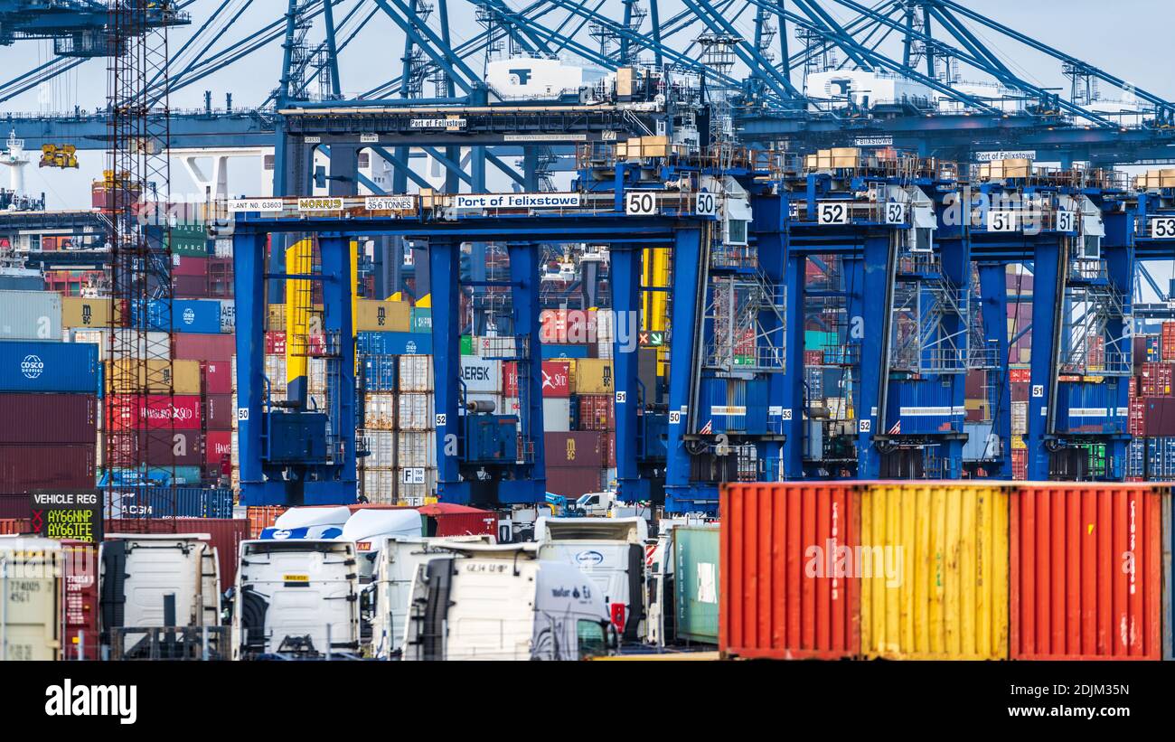 Überlastung der britischen Häfen - geschäftige Zeit im Hafen Felixstowe, da Großbritannien sich dem Ende der EU-Übergangsphase nähert. Stockfoto