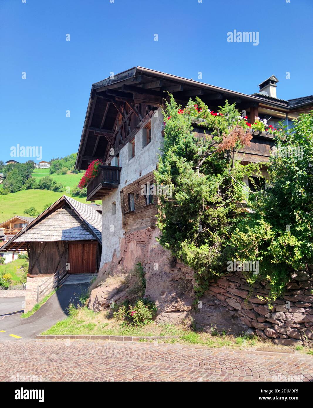 Haus In Den Felsen Gebaut Stockfotos Und Bilder Kaufen Alamy