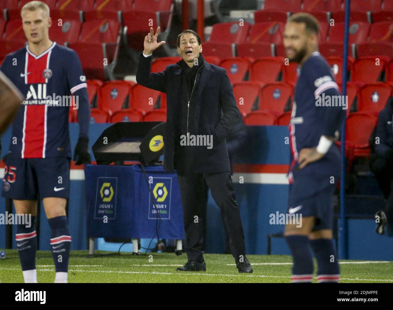 Trainer von Olympique Lyonnais Rudi Garcia während der französischen Meisterschaft Ligue 1 Fußballspiel zwischen Paris Saint-Germain (PSG) und Olympique Lyonnais (OL) am 13. Dezember 2020 im Parc des Princes Stadion in Paris, Frankreich - Foto Jean Catuffe / DPPI / LM Stockfoto