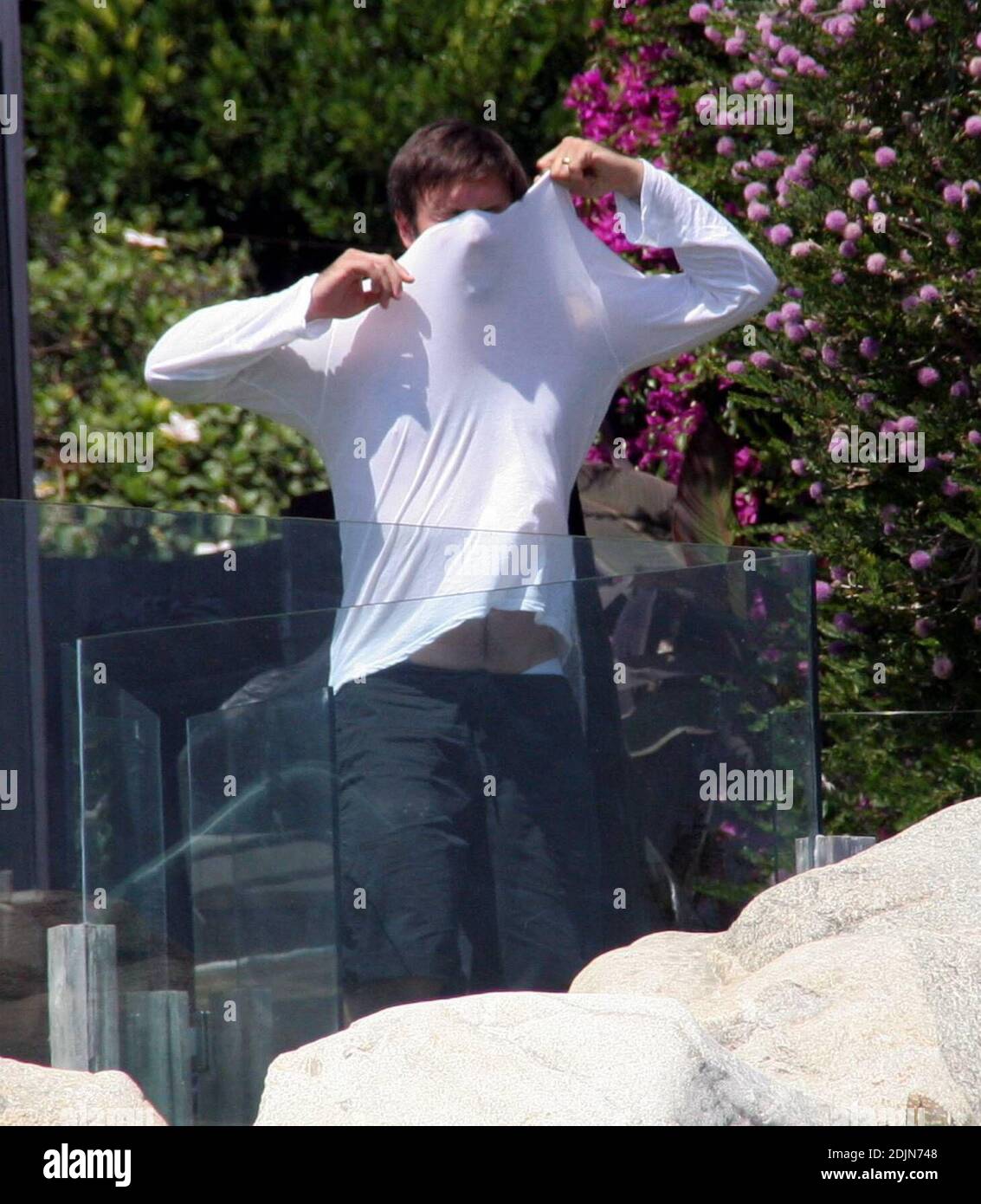 Exklusiv!! David Arquette macht seinen besten Casper the Ghost Eindruck in seinem Malibu Haus in Ca. 22/06 Stockfoto