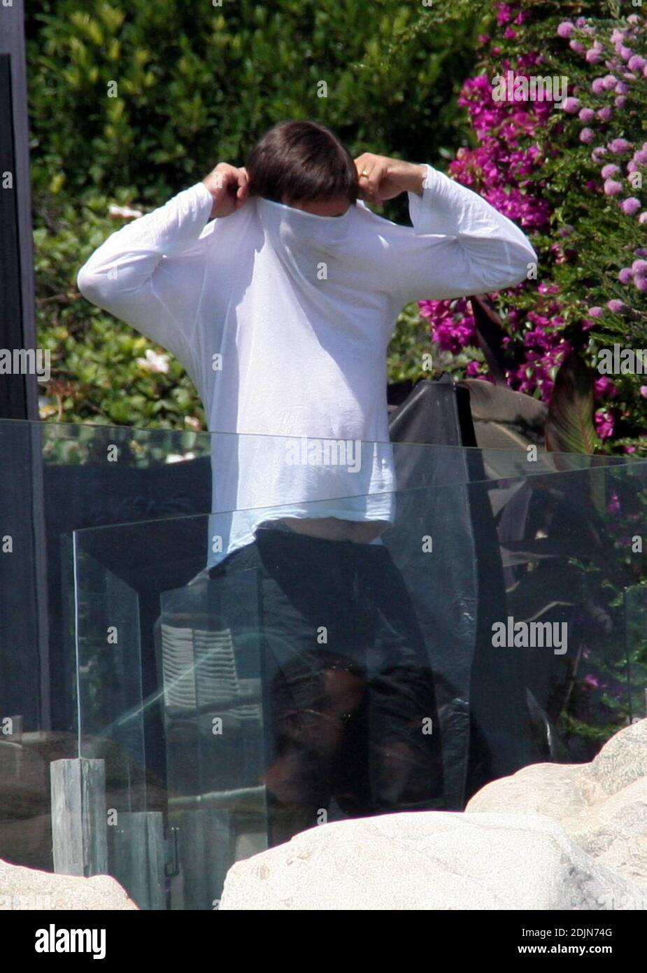 Exklusiv!! David Arquette macht seinen besten Casper the Ghost Eindruck in seinem Malibu Haus in Ca. 22/06 Stockfoto