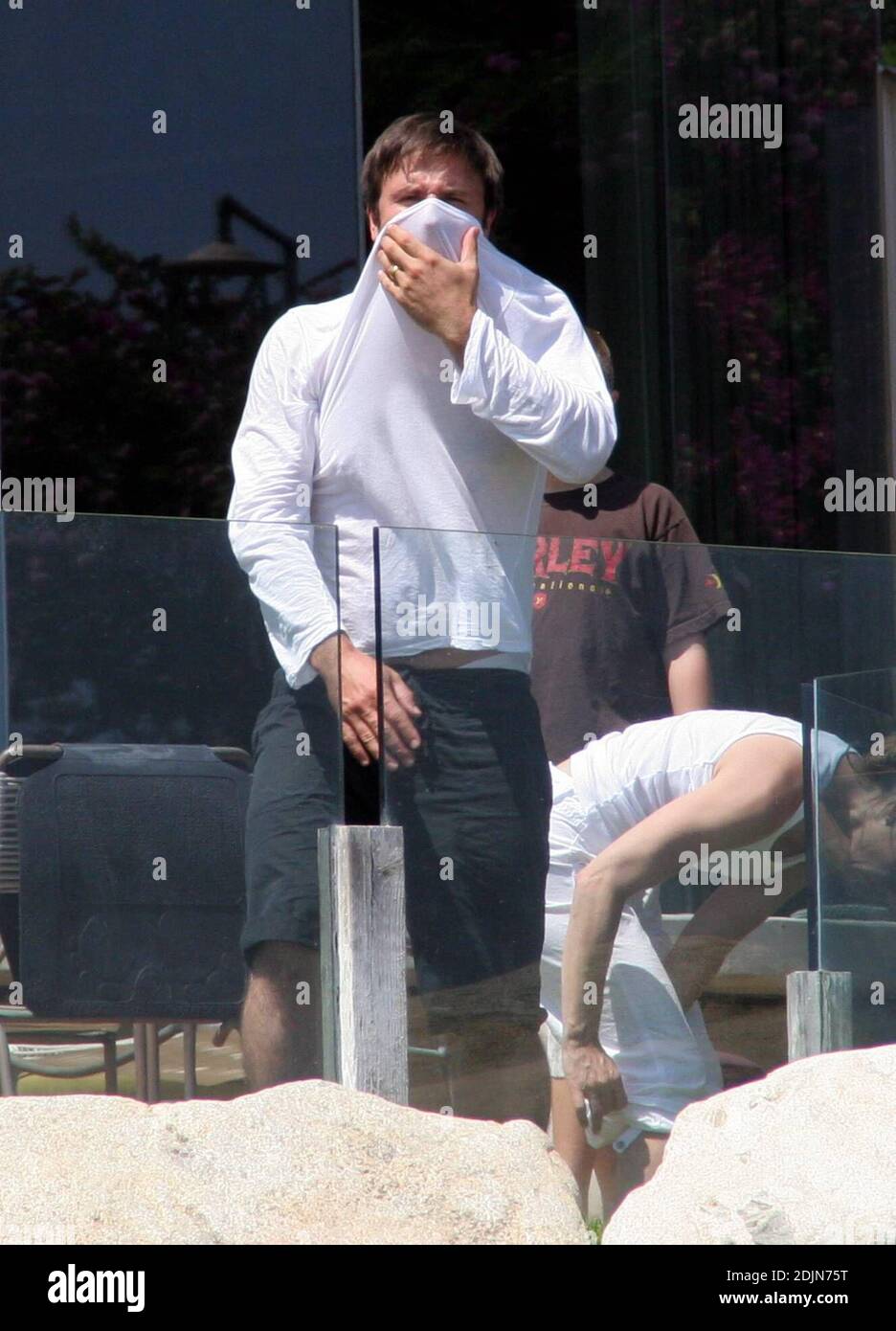 Exklusiv!! David Arquette macht seinen besten Casper the Ghost Eindruck in seinem Malibu Haus in Ca. 22/06 Stockfoto