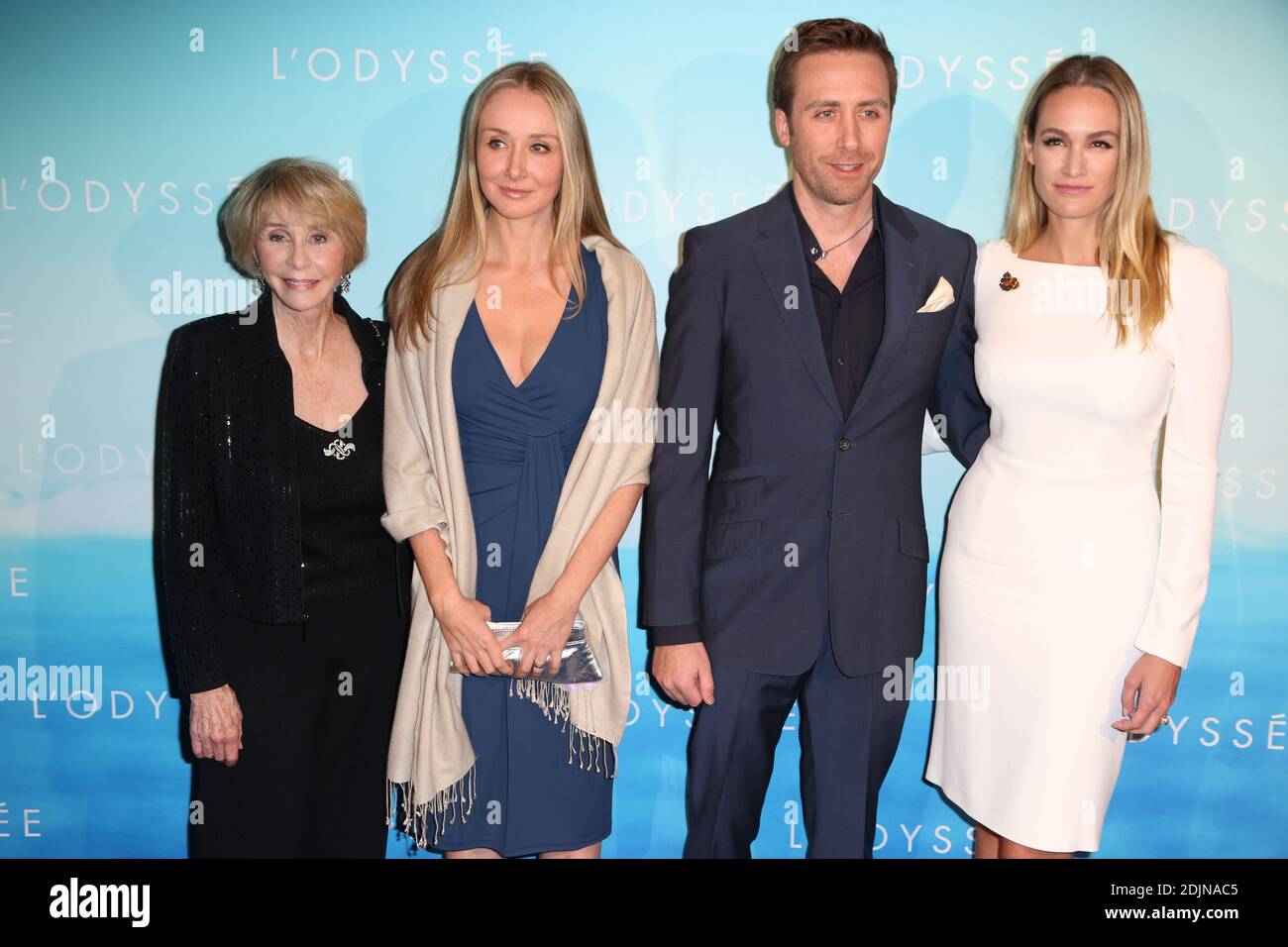 Familie der Kommandanten Cousteau Ehefrau Francine Triplet, Tochter Diane Cousteau und Grand Son Philippe Cousteau mit seiner Frau Ashlan Gorse bei der Premiere von L'Odyssee am 4. Oktober 2016 im UGC Normandie in Paris, Frankreich. Foto von Jerome Domine/ABACAPRESS.COM Stockfoto