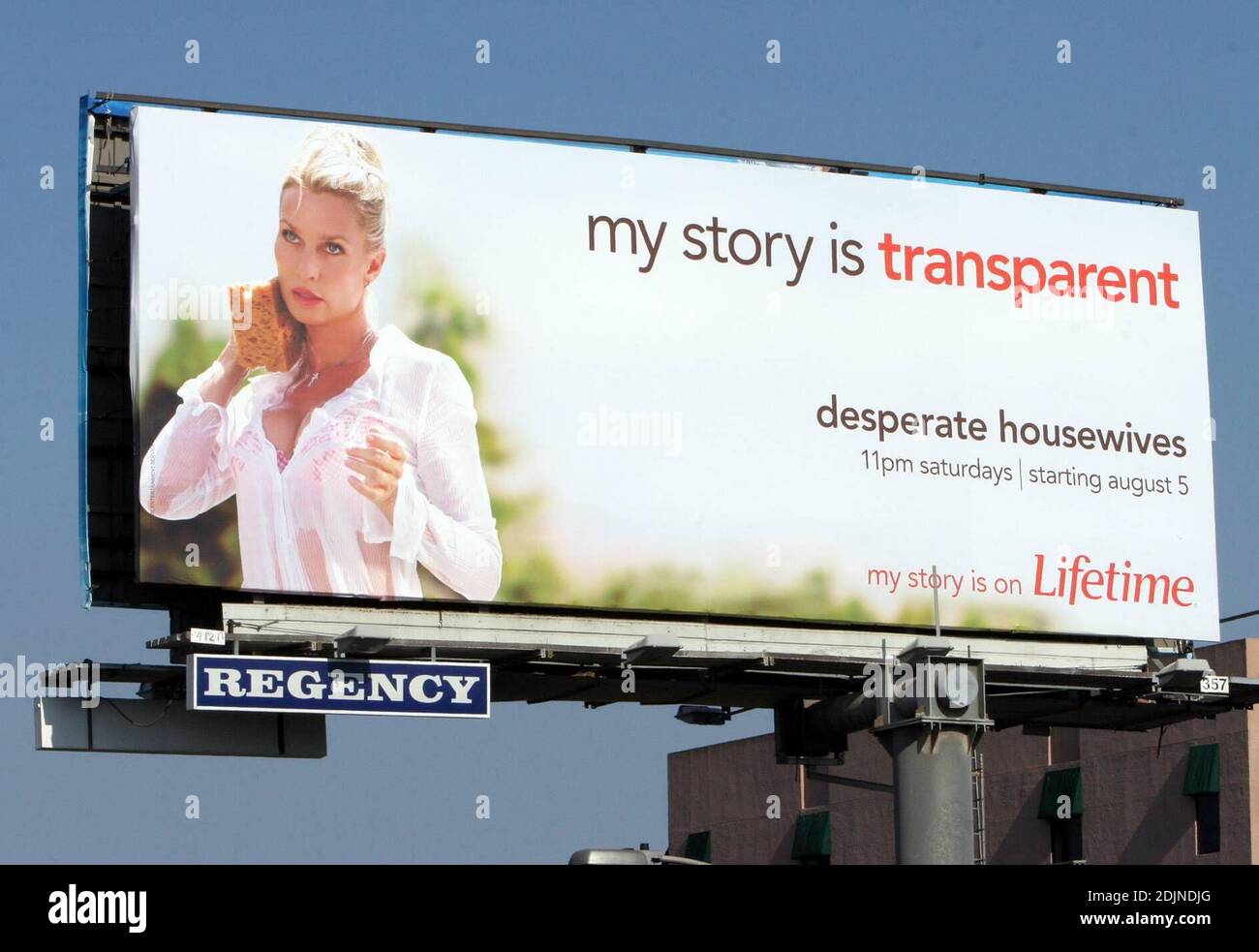 Nicolette Sheridan's Plakat für Desperate Housewives in Los Angeles, ca. 29/06 Stockfoto