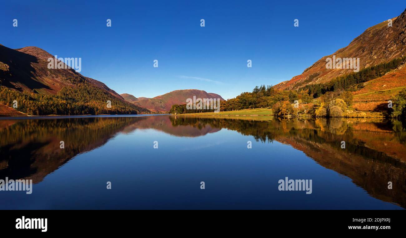 Buttermere ist einer der schönen und viel besuchten See im englischen Lake District in Cumbria, Großbritannien Stockfoto