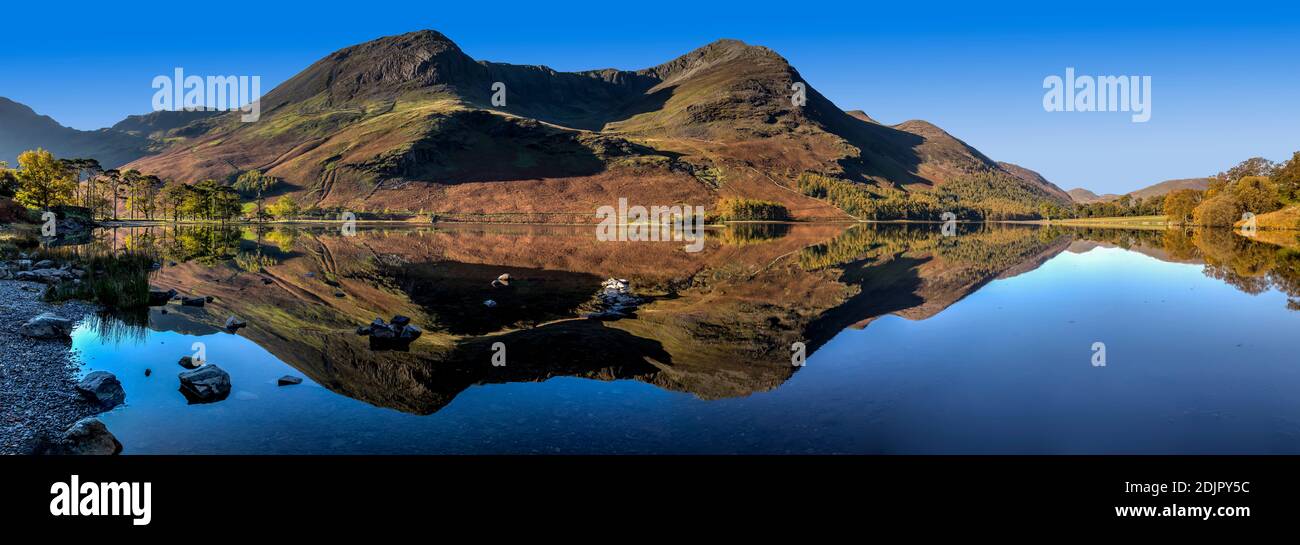 Buttermere ist einer der schönen und viel besuchten See im englischen Lake District in Cumbria, Großbritannien Stockfoto