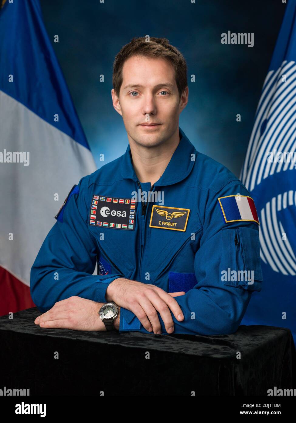 Offizielles Porträt des ESA-Astronauten & Expedition 50/51-Besatzungsmitglieds Thomas Pesquet im blauen Fluganzug im NASA-Zentrum Gebäude 8 in Houston, Texas, USA am 14. Januar 2016. Foto von Bill Stafford/NASA via ABACAPRESS.COM Stockfoto