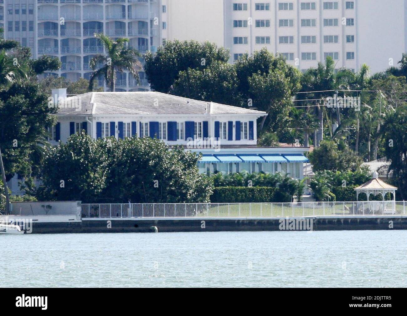 Tony Blair in seinem Ferienhaus zu Beegee Robin Gibb, Miami Beach, FL, 12/28/06 Stockfoto
