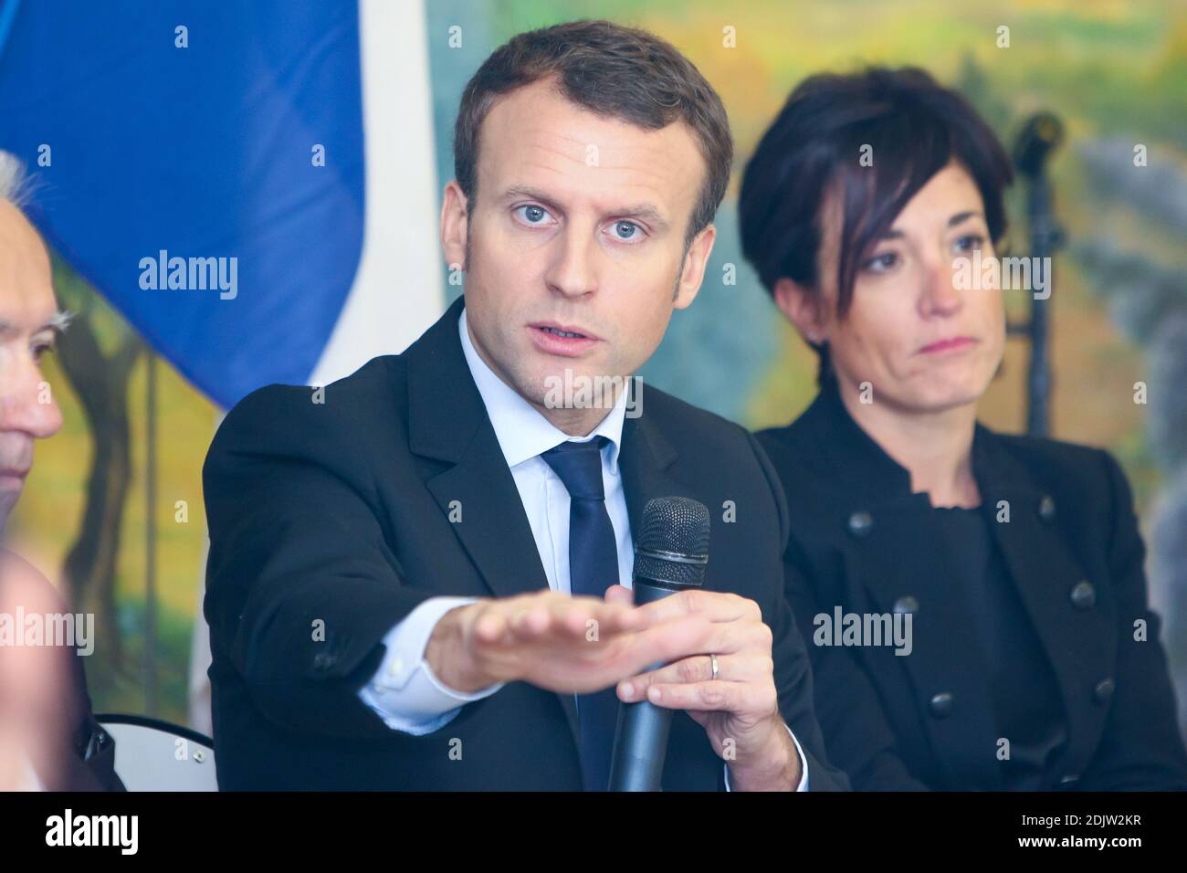 Der ehemalige französische Wirtschaftsminister und Kandidat für die Präsidentschaftswahlen 2017 Emmanuel Macron trifft sich am 18. November 2016 in Marseille, Südfrankreich, mit lokalen Wählern. Foto von Philippe Farjon/ABACAPRESS.COM Stockfoto