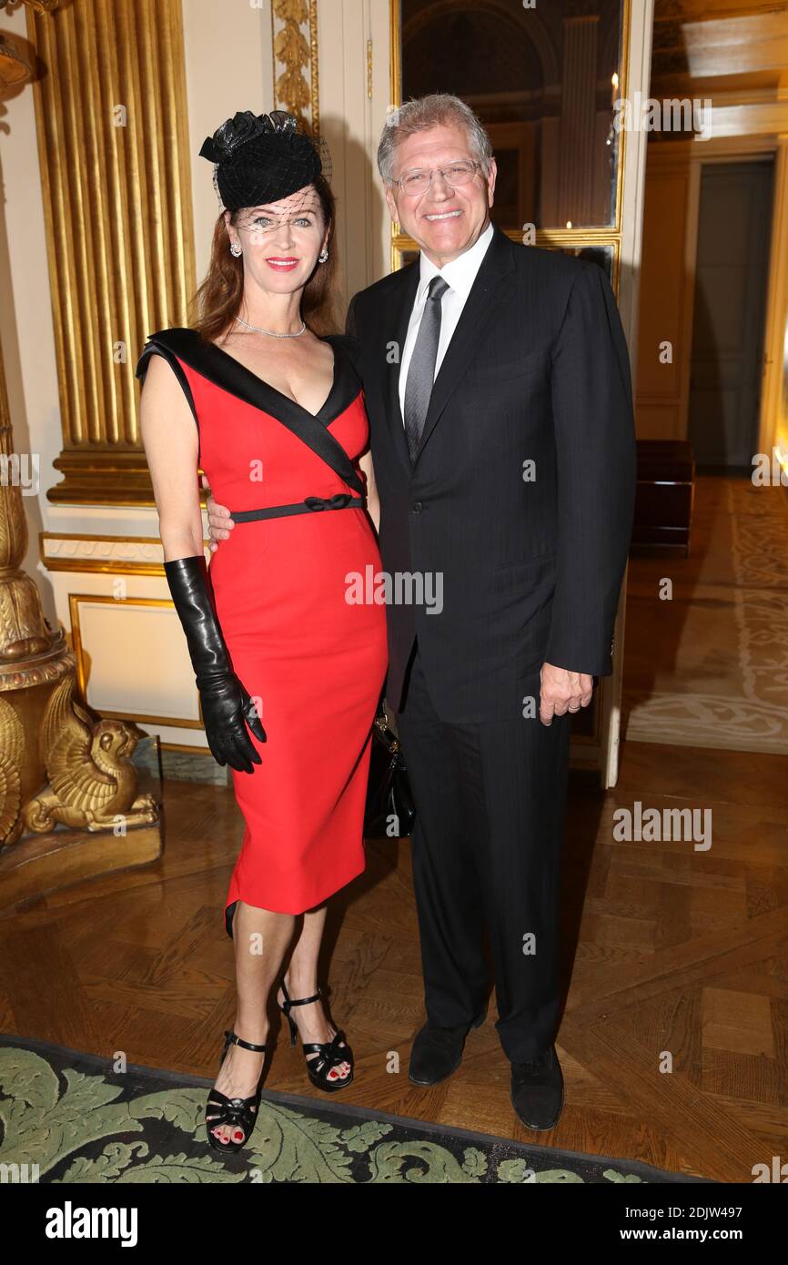 Robert Zemeckis und seine Frau Leslie Zemeckis nehmen an der Zeremonie Teil, bei der Robert Zemeckis am 19. November 2016 in Paris zum "Officier des Arts et des Lettres" wird. Foto von Jerome Domine/ABACAPRESS.COM Stockfoto