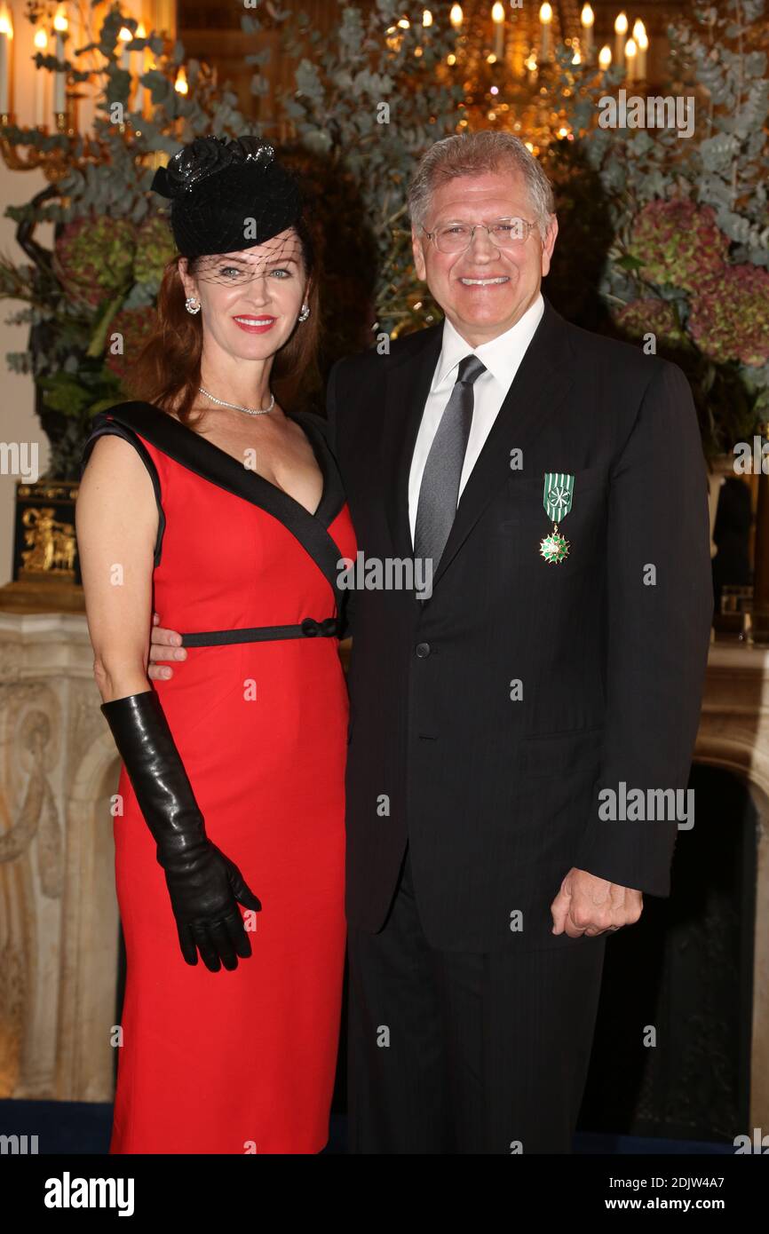 Robert Zemeckis und seine Frau Leslie Zemeckis nehmen an der Zeremonie Teil, bei der Robert Zemeckis am 19. November 2016 in Paris zum "Officier des Arts et des Lettres" wird. Foto von Jerome Domine/ABACAPRESS.COM Stockfoto