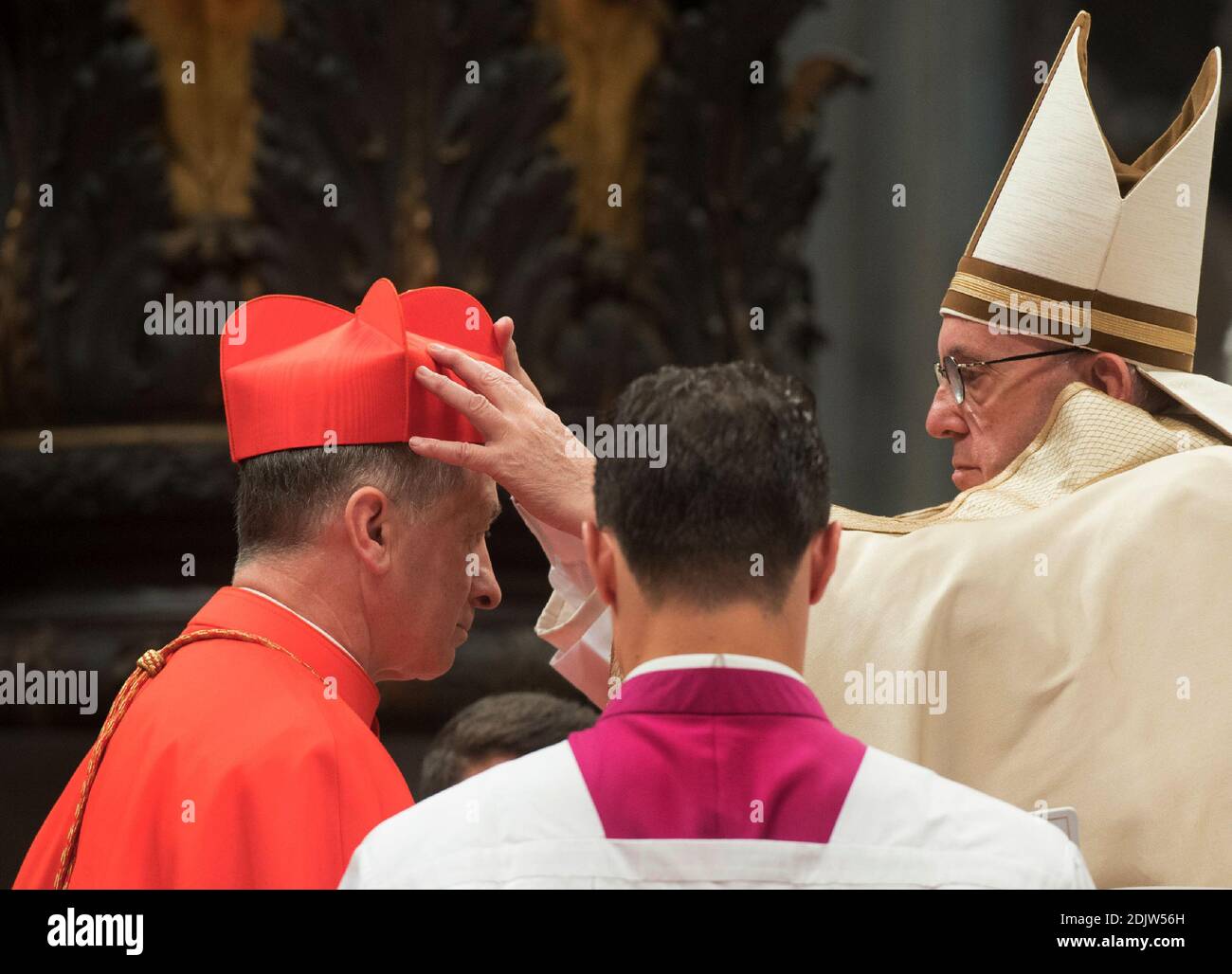 Papst Franziskus ernennt den neuen Kardinal Blase Joseph CUPICH aus den USA während eines ordentlichen öffentlichen Konsistoriums im Petersdom im Vatikan am 19. November 2016. Papst Franziskus hat 17 neue Kardinäle geschaffen. Foto von ABACAPRESS.COM Stockfoto