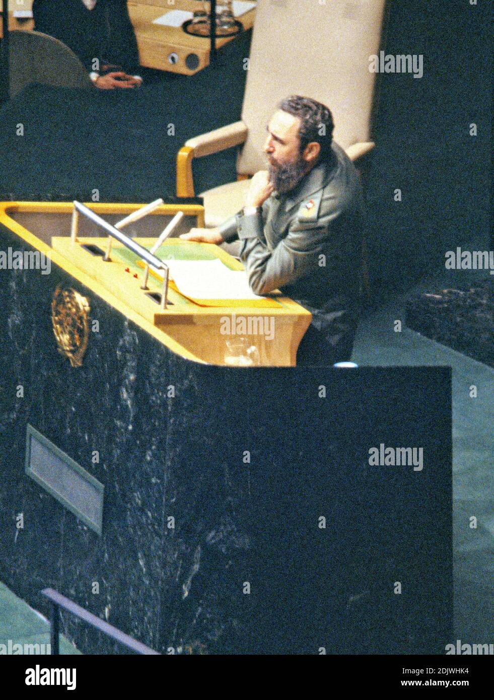 Präsident Fidel Castro von Kuba spricht am 15. Oktober 1979 vor der Generalversammlung der Vereinten Nationen in New York City, NY, USA. Castros Rede diskutierte die Diskrepanz zwischen den Reichen und den Armen der Welt. Foto von Arnie Sachs/CNP/ABACAPRESS.COM Stockfoto
